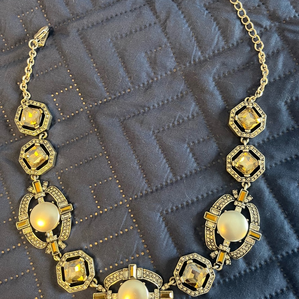 Stunning statement White House Black Market necklace - Picture 3 of 5
